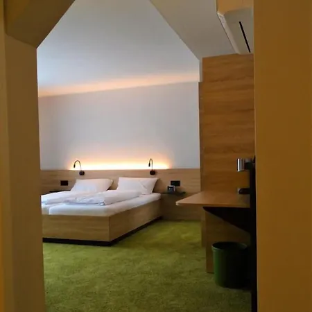 斯文吉酒店 Müden